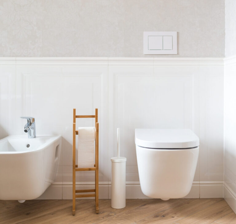 Bidet czy toaleta myjąca – co lepsze? Porównujemy