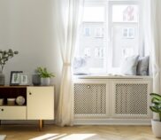 osłona na kaloryfer zrób to sam pod oknem