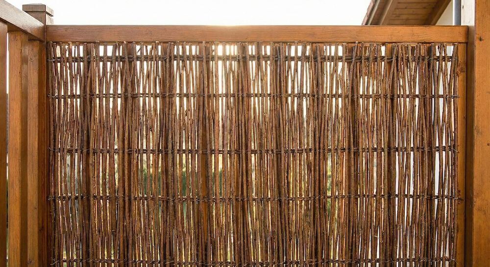Przegrody balkonowe. Jak osłonić balkon? Maty bambusowe