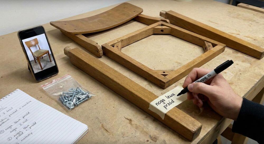 Rozkręcenie krzesła przed renowacją 