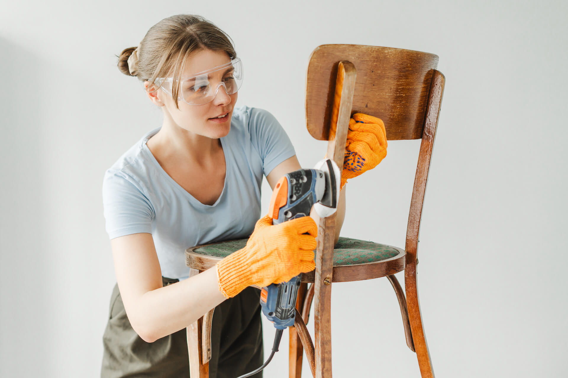 Renowacja krzesła – jak wykonać, czy się opłaca? Przewodnik