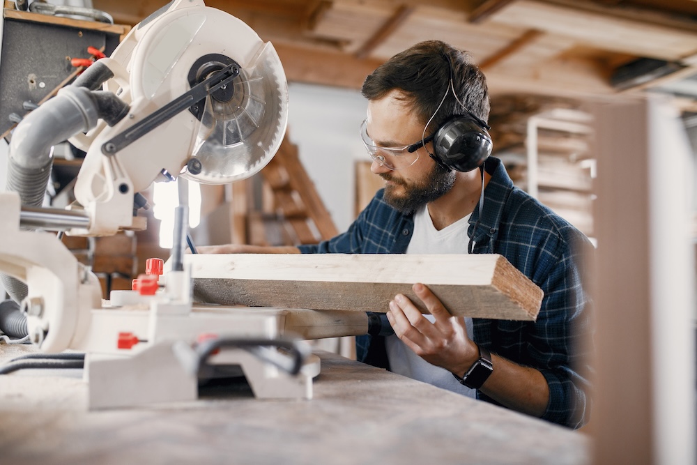 stół warsztatowy samoróbka - obróbka desek 