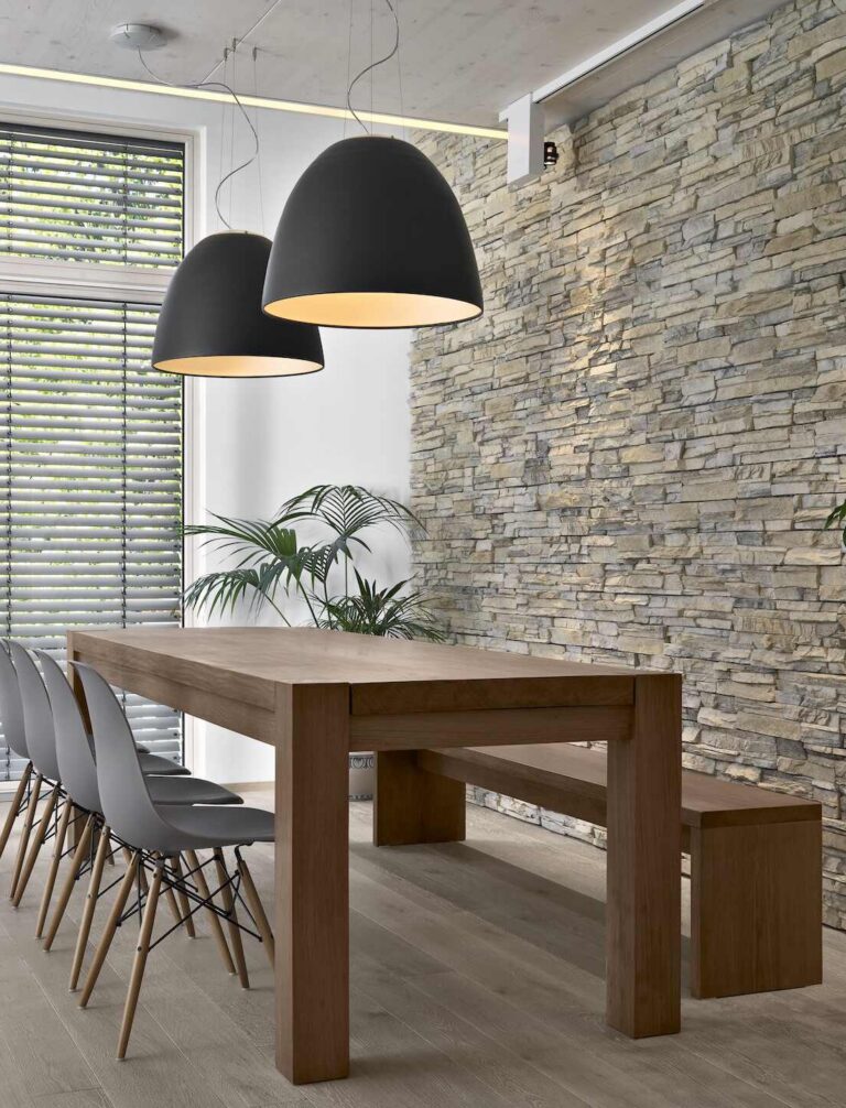 Z czym połączyć kamień na ścianie? Podpowiedź z inspiracjami 