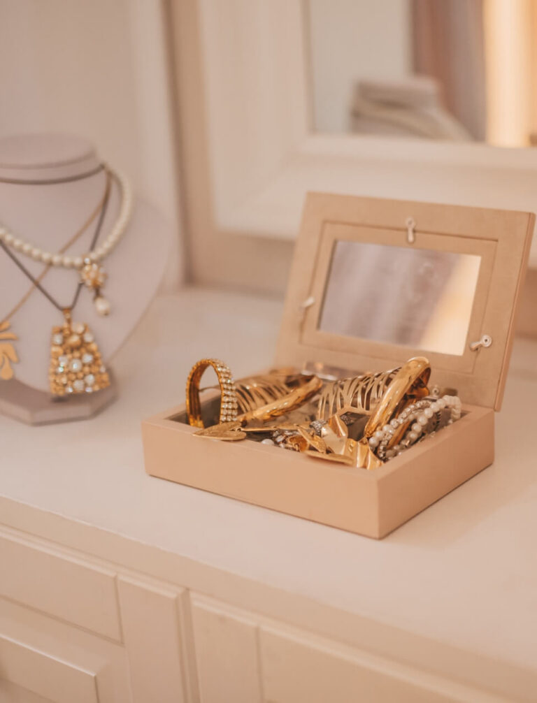 Jak przechowywać biżuterię? Praktyczny poradnik