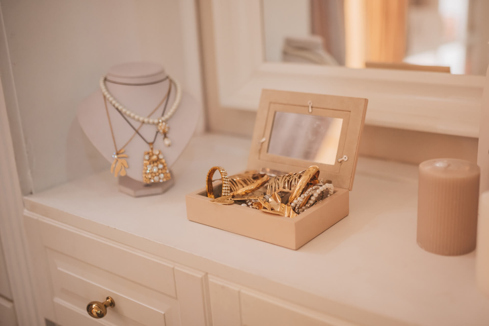 Jak przechowywać biżuterię? Praktyczny poradnik