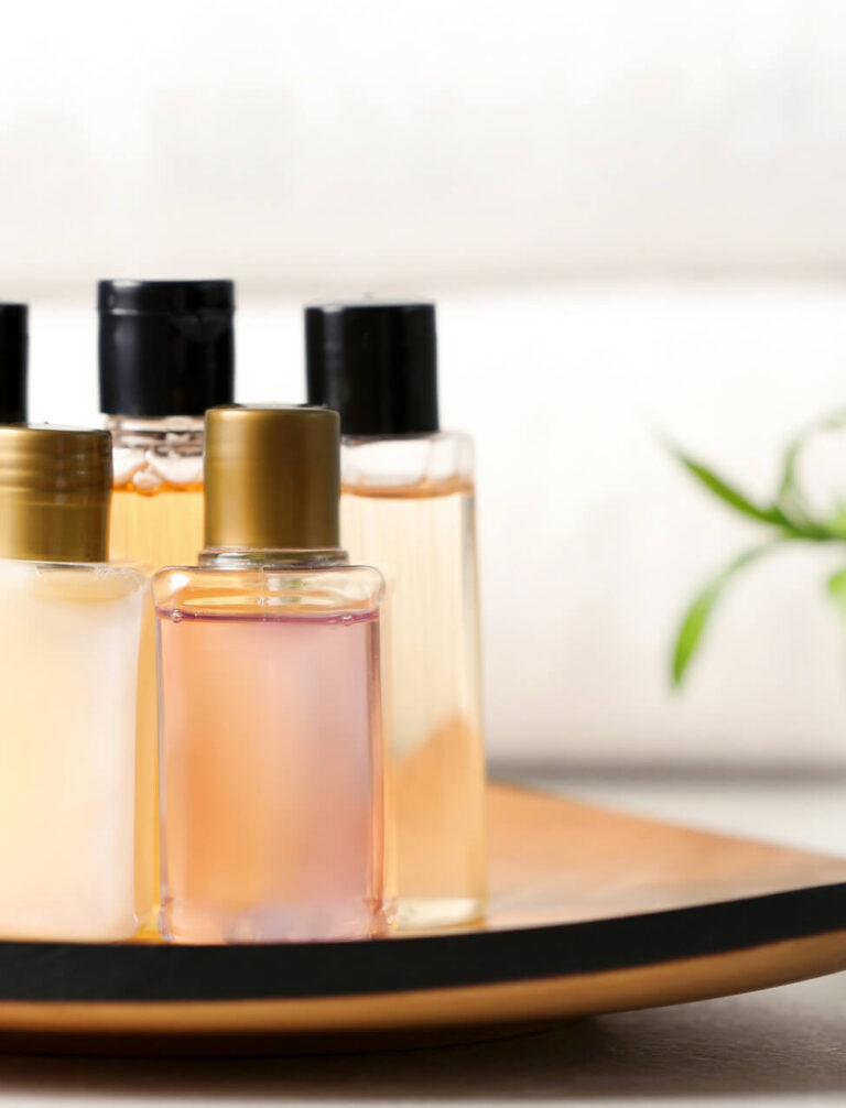 Jakie kosmetyki umieścić w łazience hotelowej?