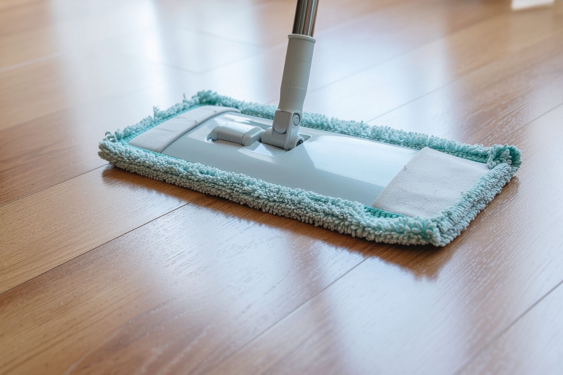 Woskowanie podłogi krok po kroku. Poradnik