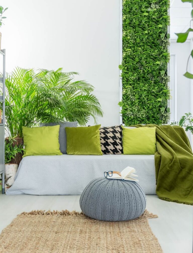 piękna zielona ściana w salonie