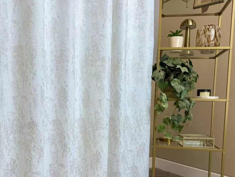 Zasłony glamour – jak urządzić wnętrze w stylu glamour